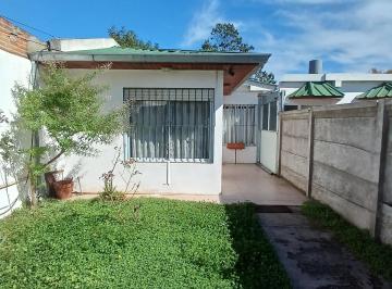 Casa · 90m² · 2 Dormitorios · 1 Cochera · Venta Casa Tipo PH 3 Amb con Cochera, y Parque Zona San Cayetano