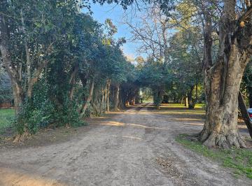 Quinta vacacional · 180m² · 6 Ambientes · Chacra con Varias Dependencias en Cuartel 8