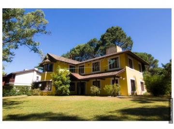 Casa · 270m² · 4 Ambientes · 2 Cocheras · Casa en Alquiler - Pinamar