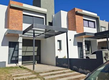 Casa · 145m² · Duplex Venta Manantiales 1, Barrio Cerrado!