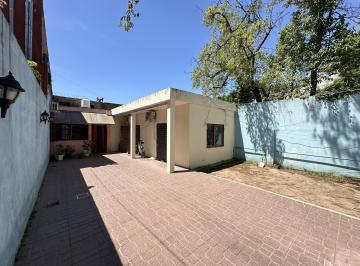 Casa · 118m² · 4 Ambientes · 4 Cocheras · Excelente Casa Lote Propio de 4 Ambientes con Gran Patio en Mataderos
