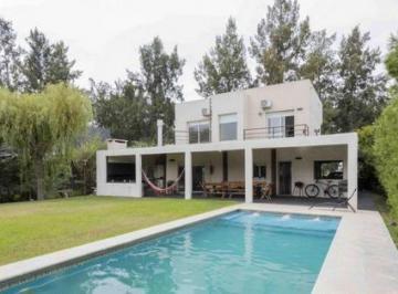 Casa · 180m² · 4 Ambientes · 2 Cocheras · Casa en El Lauquen