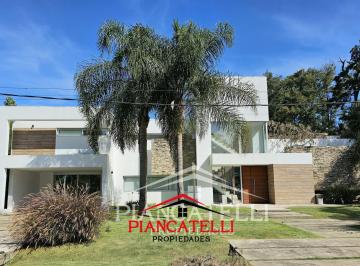 Casa · 1500m² · 8 Ambientes · 6 Cocheras · Venta de Casa con 8 Ambientes en Country San Diego Moreno