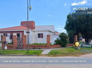Casa de 4 ambientes, La Punta · Casa en Venta en La Punta, Excelente Esquina