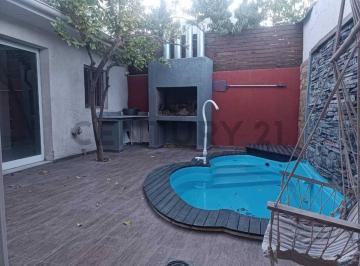 Casa · 170m² · 5 Ambientes · 1 Cochera · Casa Tipo Duplex en Venta en Mayor Drummond - Lujan