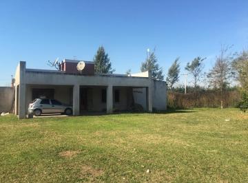 Casa · 120m² · 3 Ambientes · 2 Cocheras · Casa Quinta en Venta - 2 Dorm. 1 Baño - 120 m² - Chivilcoy