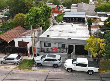 Casa · 170m² · 3 Ambientes · 2 Cocheras · Casa 3 Ambientes en Venta en Ranelagh con Pileta y Quincho