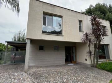 Casa de 4 ambientes, Berazategui · Importante Propiedad a La Venta en Fincas de Iraola I