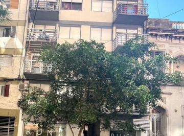 Consultorio · 204m² · 10 Ambientes · Local - Urquiza 2034