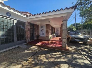 Fachada · Casa Esquina en Barrio Rosedal a Una Cuadra de La R20