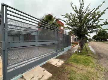 Casa · 54m² · 2 Ambientes · 1 Cochera · Casa Chalet en Venta en Universitario de Horizonte, Córdoba