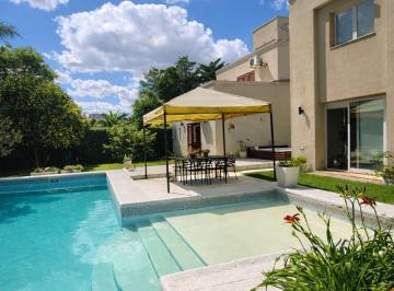 Casa de 11 ambientes, Villa Nueva · Dueño Vende: Imponente Chalet Premium - 4 Dorm (3 Suites) - Cochera Triple