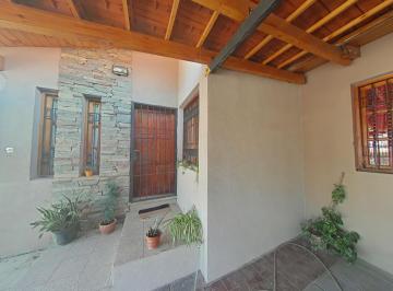 Casa · 200m² · 7 Ambientes · 1 Cochera · Casa en Venta 4 Dorm. en Godoy Cruz con Tour Virtual
