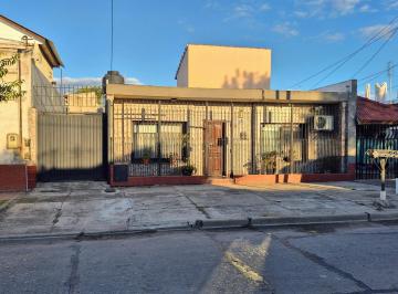 Casa · 150m² · 3 Ambientes · 4 Cocheras · Venta Casa de Tres Ambientes en Wilde Oeste