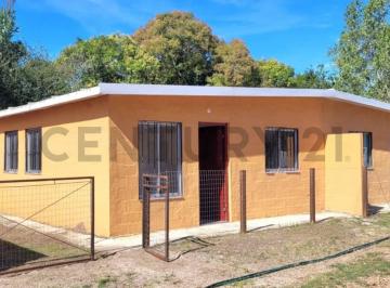 Casa · 50m² · 3 Ambientes · 2 Cocheras · Alquiler en Manga, Casas 2 Dorm. Cochera Patio Predio Cercado Próx Belloni