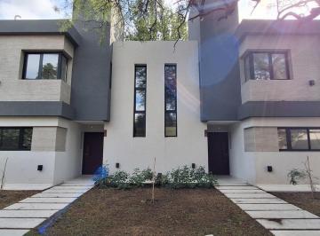 Casa · 160m² · 4 Ambientes · 2 Cocheras · Duplex de 3 Dorm. en Alquiler Housinh Real Cajal Barrio Argüello