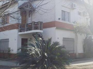 Casa · 250m² · 7 Ambientes · 1 Cochera · Casa en Venta - 5 Dorm. 3 Baños - La Matanza