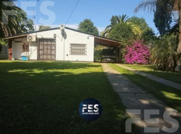 Casa · 115m² · 2 Ambientes · 5 Cocheras · Venta Casa Tipo Quinta en Glew - Lote de Mil m con Piscina