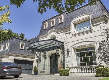 Casa · 1239m² · 10 Ambientes · 2 Cocheras · Casa en La Isla