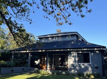 Casa · 144m² · 6 Ambientes · 2 Cocheras · Casa con 1025 m² en Venta con 3 Dorm. en Baradero