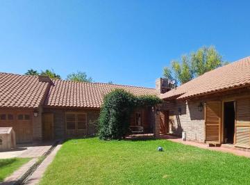 Casa de 8 ambientes, Villa Nueva · Casa Adyacente Club de Campo