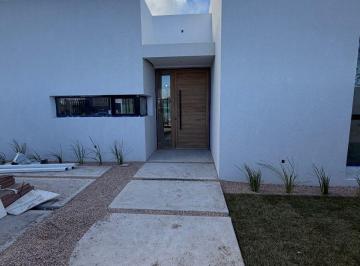 Casa de 6 ambientes, Bahía Blanca · Casa con 3 Dorm. en Venta con 400 m² de Terreno en Bahía Blanca