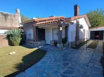 Casa · 105m² · 4 Ambientes · 3 Cocheras · Casa en Garin - Centro