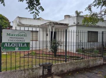 Casa de 4 ambientes, Ituzaingó · Casa con 3 Dorm. de 300 m² en Alquiler en Ituzaingó