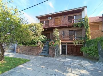Casa · 297m² · 5 Ambientes · 1 Cochera · Casa en Venta 5 Ambientes en San Isidro: Gran Parque con Pileta, Parrilla y Cochera Cubierta