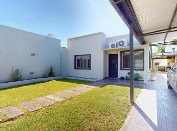 Casa · 172m² · 5 Ambientes · 3 Cocheras · Venta Casa de Tres Dorm. en Los Hornos