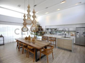 Casa · 250m² · 5 Ambientes · 4 Cocheras · Casa en Venta en Greenville Polo Resort Berazategui
