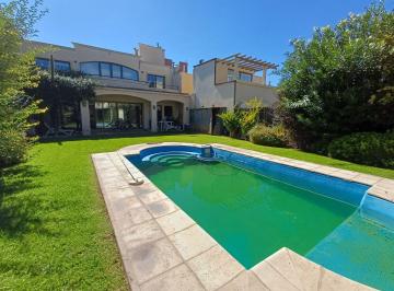 Casa de 5 ambientes, Maipú · Casa Barrio Furlotti