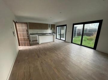 Departamento · 110m² · 4 Ambientes · 2 Cocheras · Venta Duplex de Tres Dorm. en Gonnet