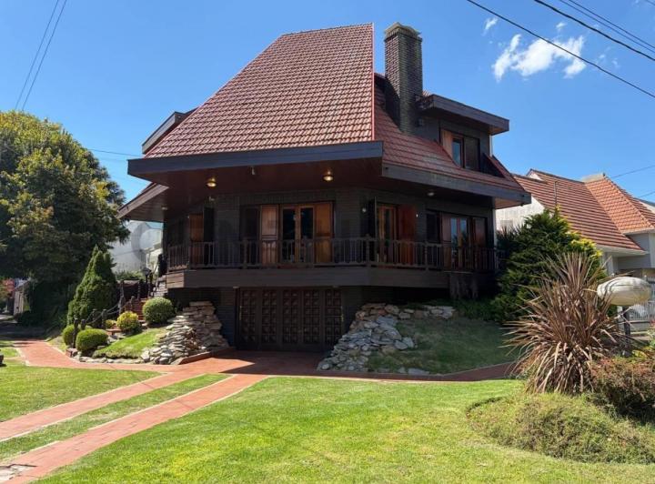 Casa · 280m² · 5 Ambientes