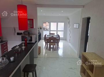 PH · 71m² · 3 Ambientes · 1 Cochera · PH Al Frente, 3 Amb. a Nuevo con Garaje, Patio y Sin Expensas.