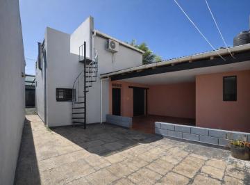 Casa · 80m² · 3 Ambientes · 2 Cocheras · Casa en Venta en Quilmes, con Cochera