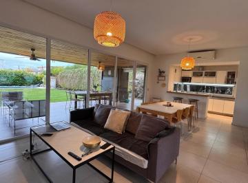 Casa · 165m² · 4 Ambientes · 2 Cocheras · Casa en San Matias