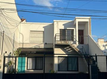PH de 4 ambientes, Vicente López · PH en Olivos de 4 Ambientes con Patio. Muy Luminoso Sin Expensas - Cocina y Lavadero Separados