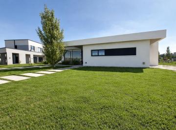 Casa · 161m² · 4 Ambientes · 2 Cocheras · Casa en Venta en Fincas de San Vicente