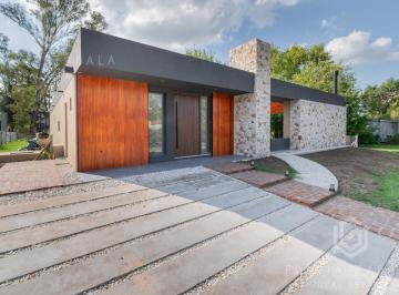 Casa · 156m² · 4 Ambientes · 1 Cochera · Venta Casa Cuatro Ambientes a Estrenar con Quincho y Pileta, Barrio Cerrado, Manzanares, Pilar