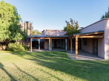 Casa · 191m² · 6 Ambientes · 2 Cocheras · Casa Comarca 3 Dorm.