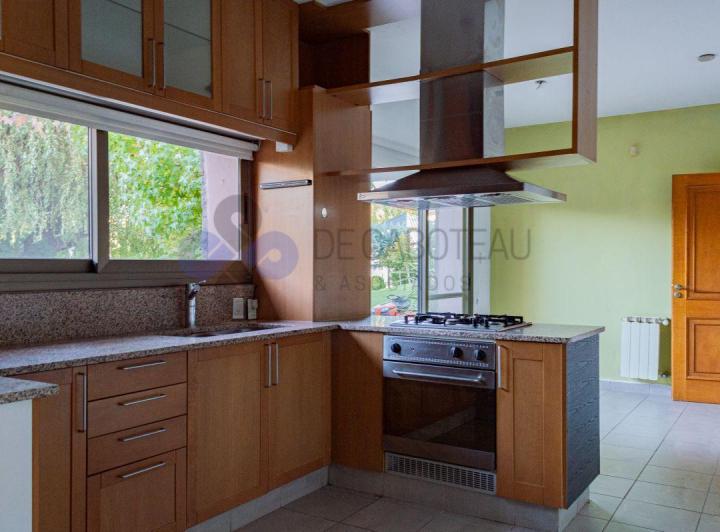 Casa · 191m² · 6 Ambientes · 2 Cocheras