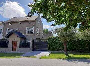 Casa · 180m² · 5 Ambientes · 2 Cocheras · Casa en Venta en Gonnet