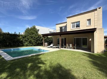Casa · 200m² · 4 Ambientes · 4 Cocheras · Venta Casa 4 Ambientes en Los Castaños, Nordelta