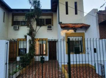 Casa · 65m² · 3 Ambientes · 1 Cochera · Casa - Olivos
