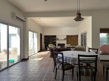 Casa · 354m² · 4 Ambientes · 2 Cocheras · Gran Casa - La Carolina