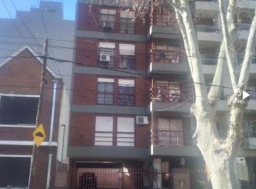 Departamento de 3 ambientes, Lanús · En Alquiler - Depto 3 Amb Al Frente - Inmejorable Zona