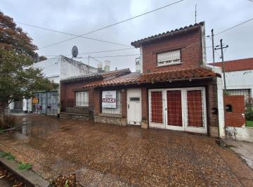 Casa · 100m² · 3 Dormitorios · 1 Cochera · Casa a Reciclar - Don Bosco y Falucho