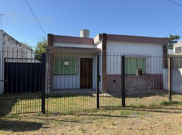 Casa · 60m² · 2 Ambientes · 1 Cochera · Casa 2 Amb. en Alquiler a 100 m. Ruta 23, Moreno