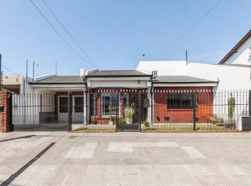 Casa de 4 ambientes, Lomas de Zamora · Casa 4 Ambientes - Acepta Permuta - Banfield